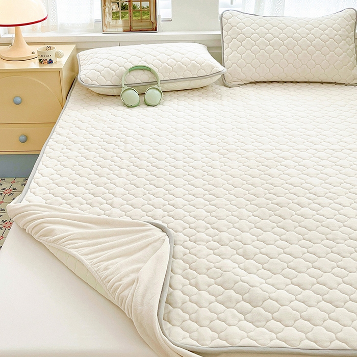 91家纺网 家纺一手货源 找家纺 富馨莱 2025新款牛奶绒夹棉床笠支持一件定做 轻奢白-夹棉