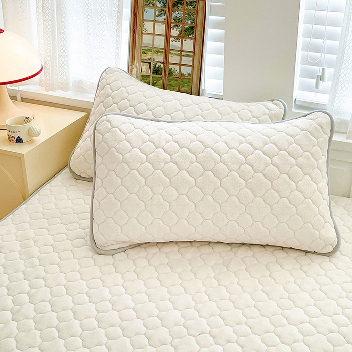 91家纺网 家纺一手货源 找家纺 富馨莱 2025新款牛奶绒夹棉床笠支持一件定做 轻奢白-夹棉