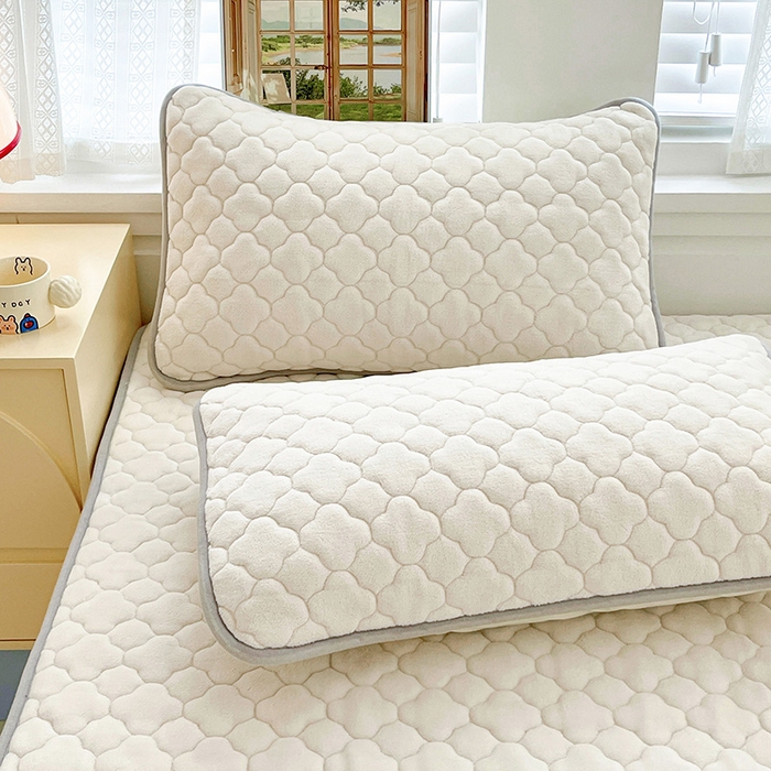 91家纺网 家纺一手货源 找家纺 富馨莱 2025新款牛奶绒夹棉床笠支持一件定做 轻奢白-夹棉