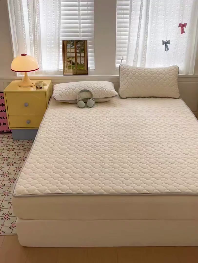 91家纺网 家纺一手货源 找家纺 富馨莱 2025新款牛奶绒夹棉床笠支持一件定做 轻奢白-夹棉