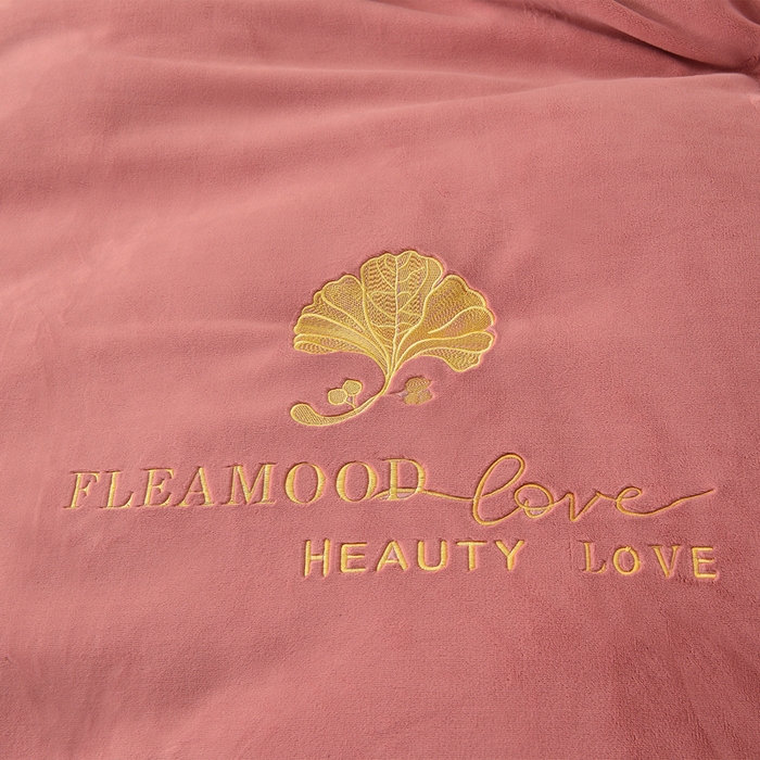 91家纺网 家纺一手货源 找家纺 氧家 2025新款高克重牛奶绒拼角刺绣床单床笠床盖款四件套-初秋 初秋-豆沙