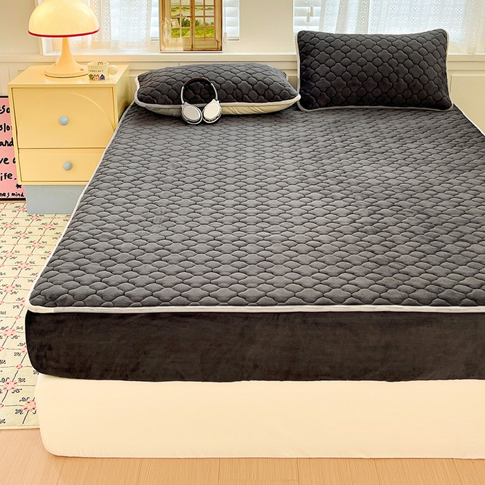 91家纺网 家纺一手货源 找家纺 富馨莱 2025新款牛奶绒夹棉床笠支持一件定做 轻奢灰-夹棉