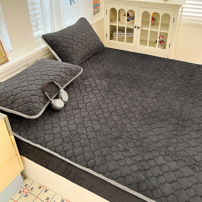 91家纺网 家纺一手货源 找家纺 富馨莱 2025新款牛奶绒夹棉床笠支持一件定做 轻奢灰-夹棉