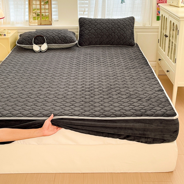 91家纺网 家纺一手货源 找家纺 富馨莱 2025新款牛奶绒夹棉床笠支持一件定做 轻奢灰-夹棉