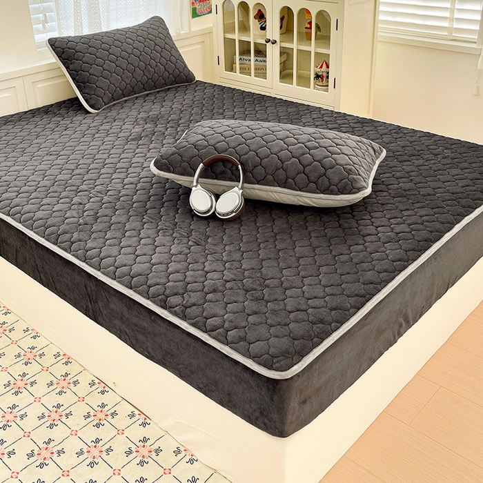 91家纺网 家纺一手货源 找家纺 富馨莱 2025新款牛奶绒夹棉床笠支持一件定做 轻奢灰-夹棉