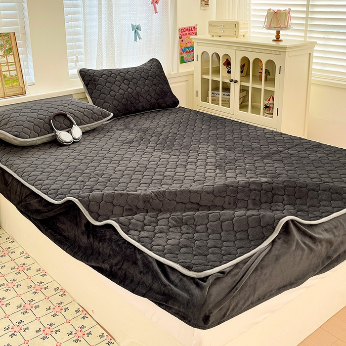 91家纺网 家纺一手货源 找家纺 富馨莱 2025新款牛奶绒夹棉床笠支持一件定做 轻奢灰-夹棉