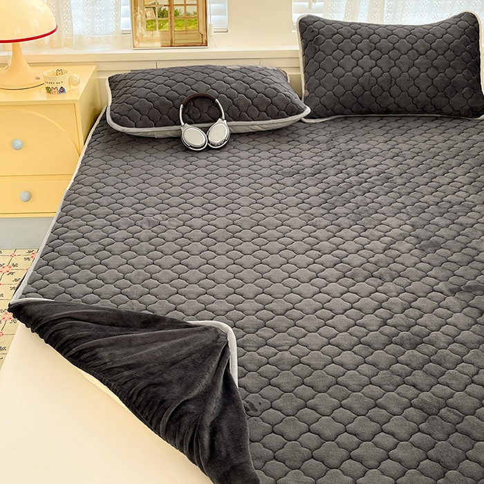 91家纺网 家纺一手货源 找家纺 富馨莱 2025新款牛奶绒夹棉床笠支持一件定做 轻奢灰-夹棉