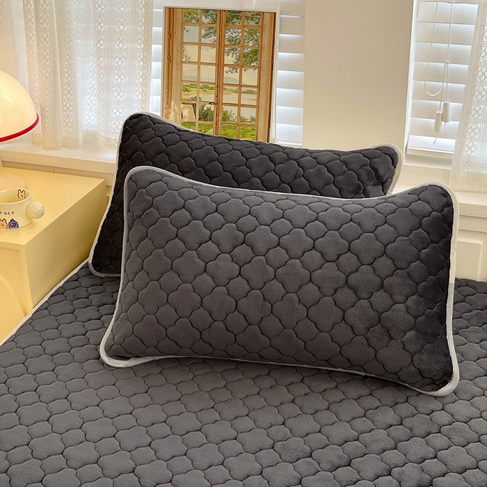 91家纺网 家纺一手货源 找家纺 富馨莱 2025新款牛奶绒夹棉床笠支持一件定做 轻奢灰-夹棉