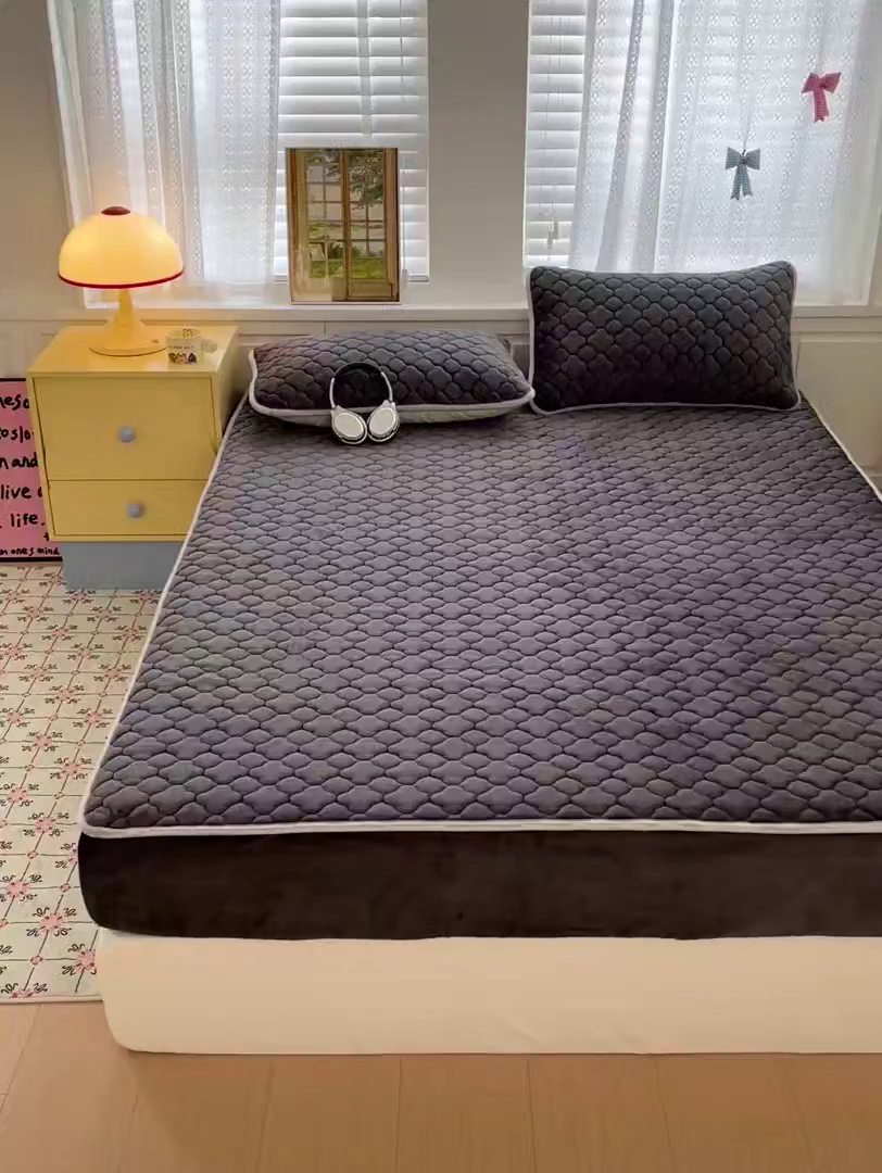 91家纺网 家纺一手货源 找家纺 富馨莱 2025新款牛奶绒夹棉床笠支持一件定做 轻奢灰-夹棉