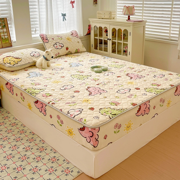 91家纺网 家纺一手货源 找家纺 富馨莱 2025新款牛奶绒夹棉床笠支持一件定做 淘气恐龙-夹棉