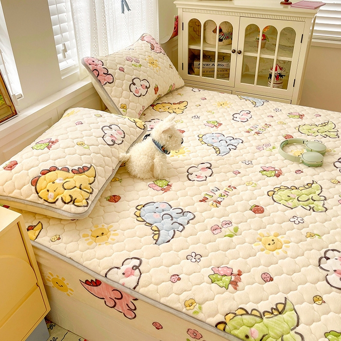 91家纺网 家纺一手货源 找家纺 富馨莱 2025新款牛奶绒夹棉床笠支持一件定做 淘气恐龙-夹棉