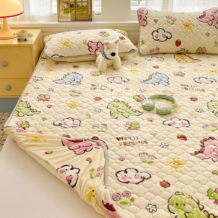 91家纺网 家纺一手货源 找家纺 富馨莱 2025新款牛奶绒夹棉床笠支持一件定做 淘气恐龙-夹棉