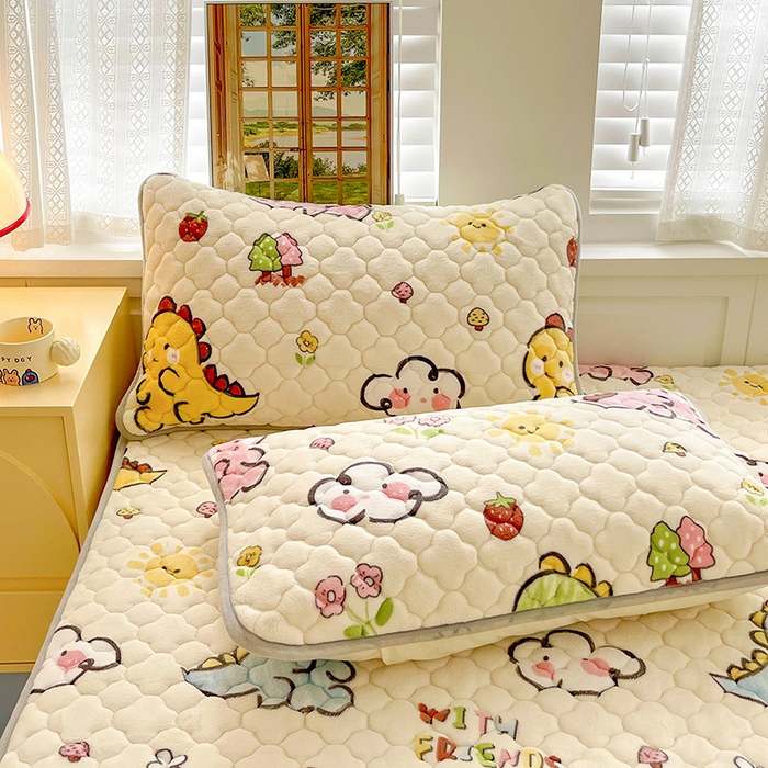 91家纺网 家纺一手货源 找家纺 富馨莱 2025新款牛奶绒夹棉床笠支持一件定做 淘气恐龙-夹棉