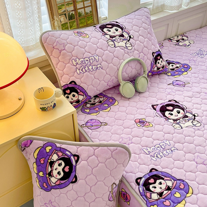 91家纺网 家纺一手货源 找家纺 富馨莱 2025新款牛奶绒夹棉床笠支持一件定做 甜美星际-夹棉