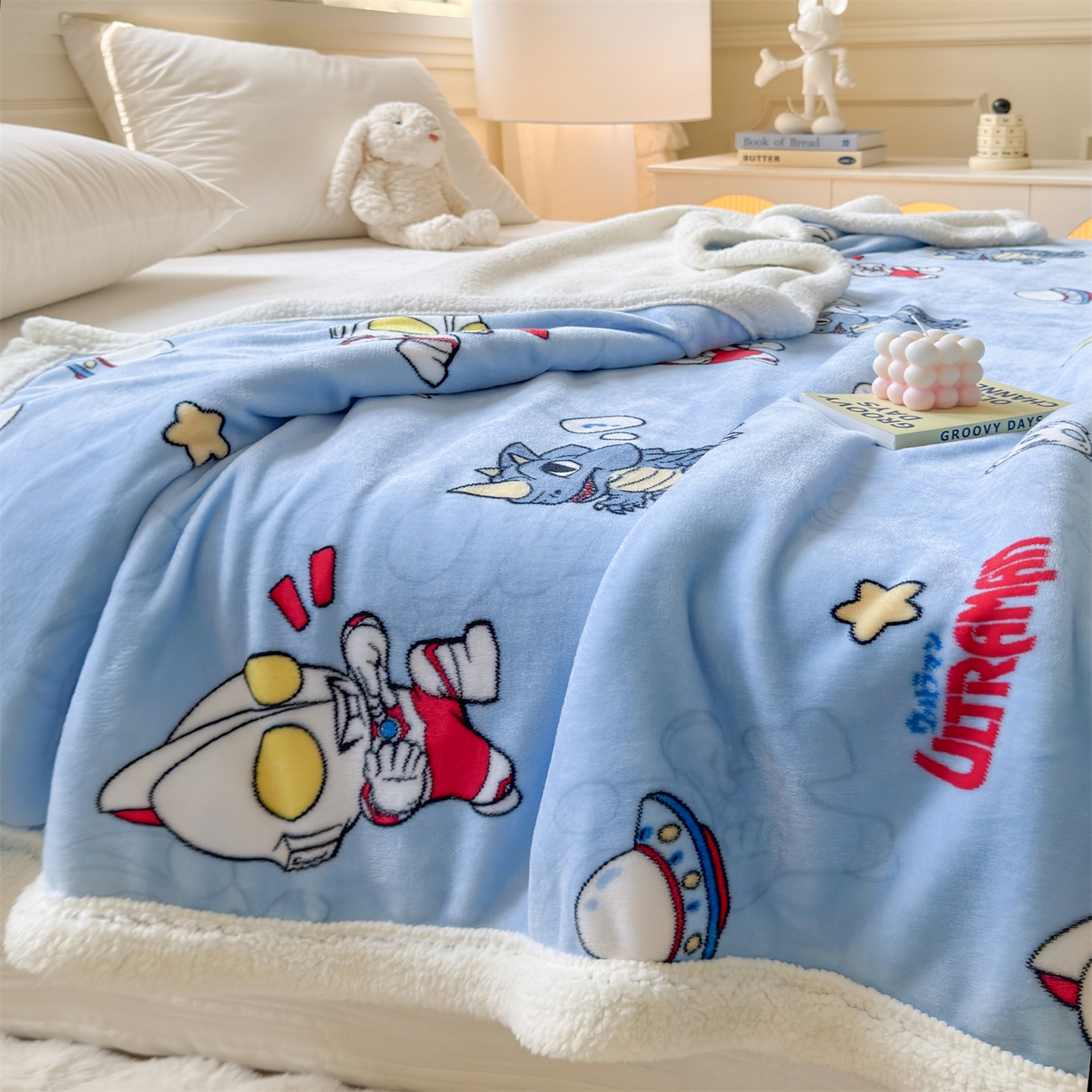 91家纺网 家纺一手货源 找家纺 名兮家居 2025秋冬正版授权经典奥特曼高克重牛奶绒羊羔绒多功能盖毯【含防伪标】 盖毯-奥特曼打怪兽