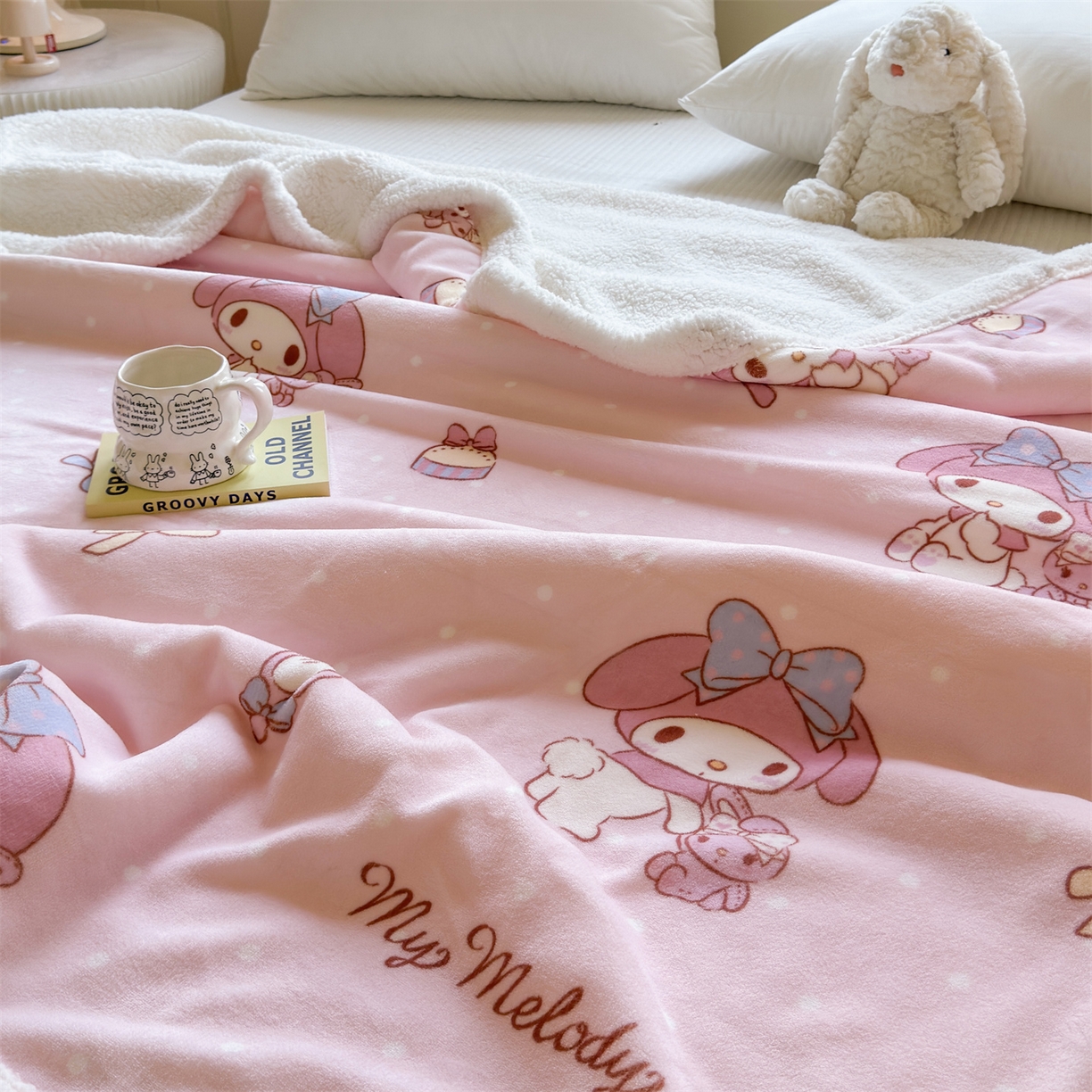 91家纺网 家纺一手货源 找家纺 名兮家居 2025秋冬正版授权经典奥特曼高克重牛奶绒羊羔绒多功能盖毯【含防伪标】 盖毯-点点美乐蒂