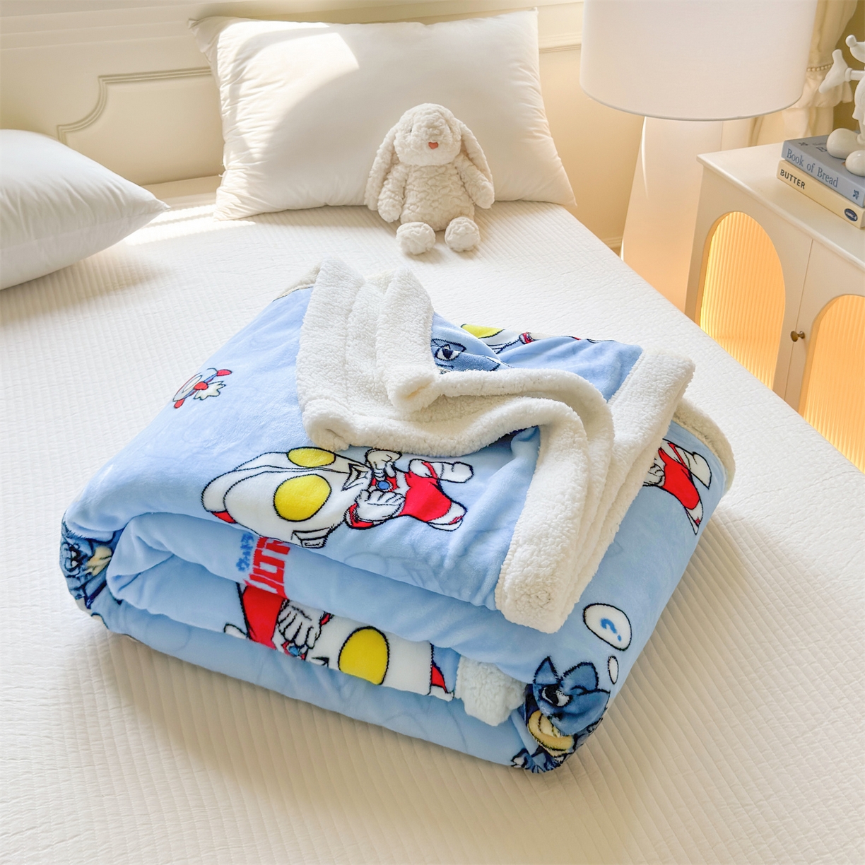 91家纺网 家纺一手货源 找家纺 名兮家居 2025秋冬正版授权经典奥特曼高克重牛奶绒羊羔绒多功能盖毯【含防伪标】 盖毯-奥特曼打怪兽