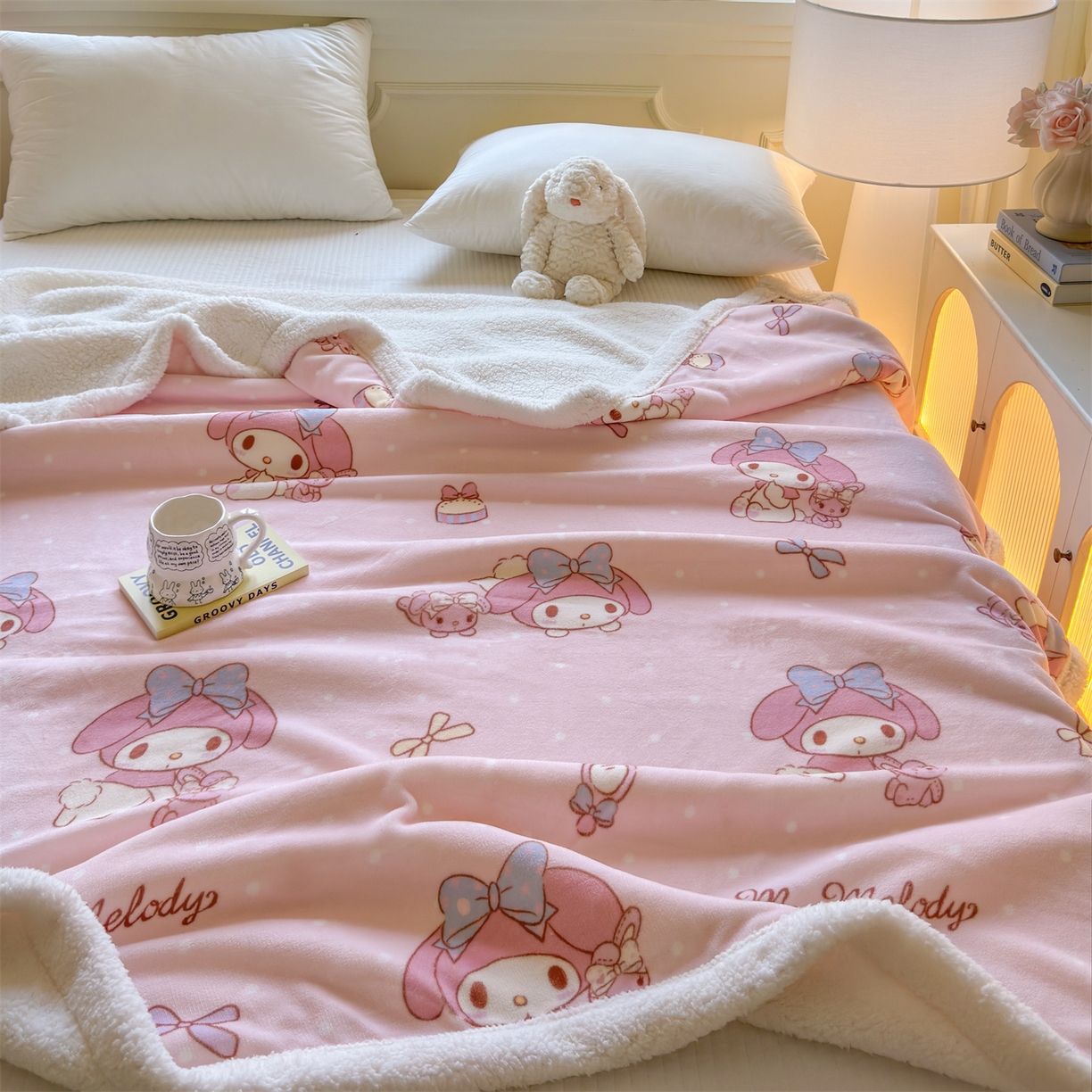 91家纺网 家纺一手货源 找家纺 名兮家居 2025秋冬正版授权经典奥特曼高克重牛奶绒羊羔绒多功能盖毯【含防伪标】 盖毯-点点美乐蒂