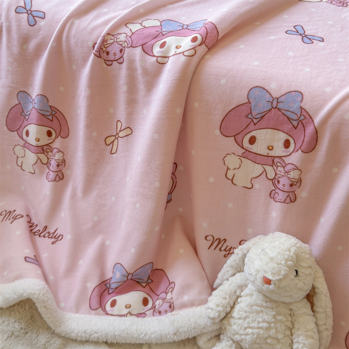 91家纺网 家纺一手货源 找家纺 名兮家居 2025秋冬正版授权经典奥特曼高克重牛奶绒羊羔绒多功能盖毯【含防伪标】 盖毯-点点美乐蒂