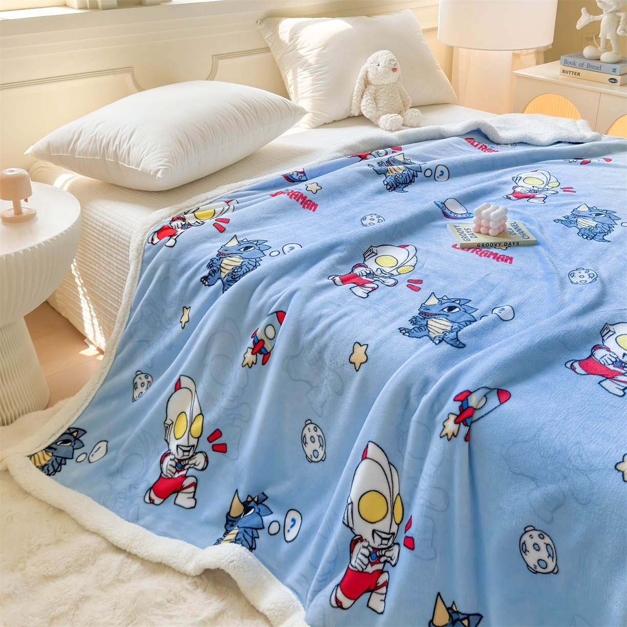 91家纺网 家纺一手货源 找家纺 名兮家居 2025秋冬正版授权经典奥特曼高克重牛奶绒羊羔绒多功能盖毯【含防伪标】 盖毯-奥特曼打怪兽