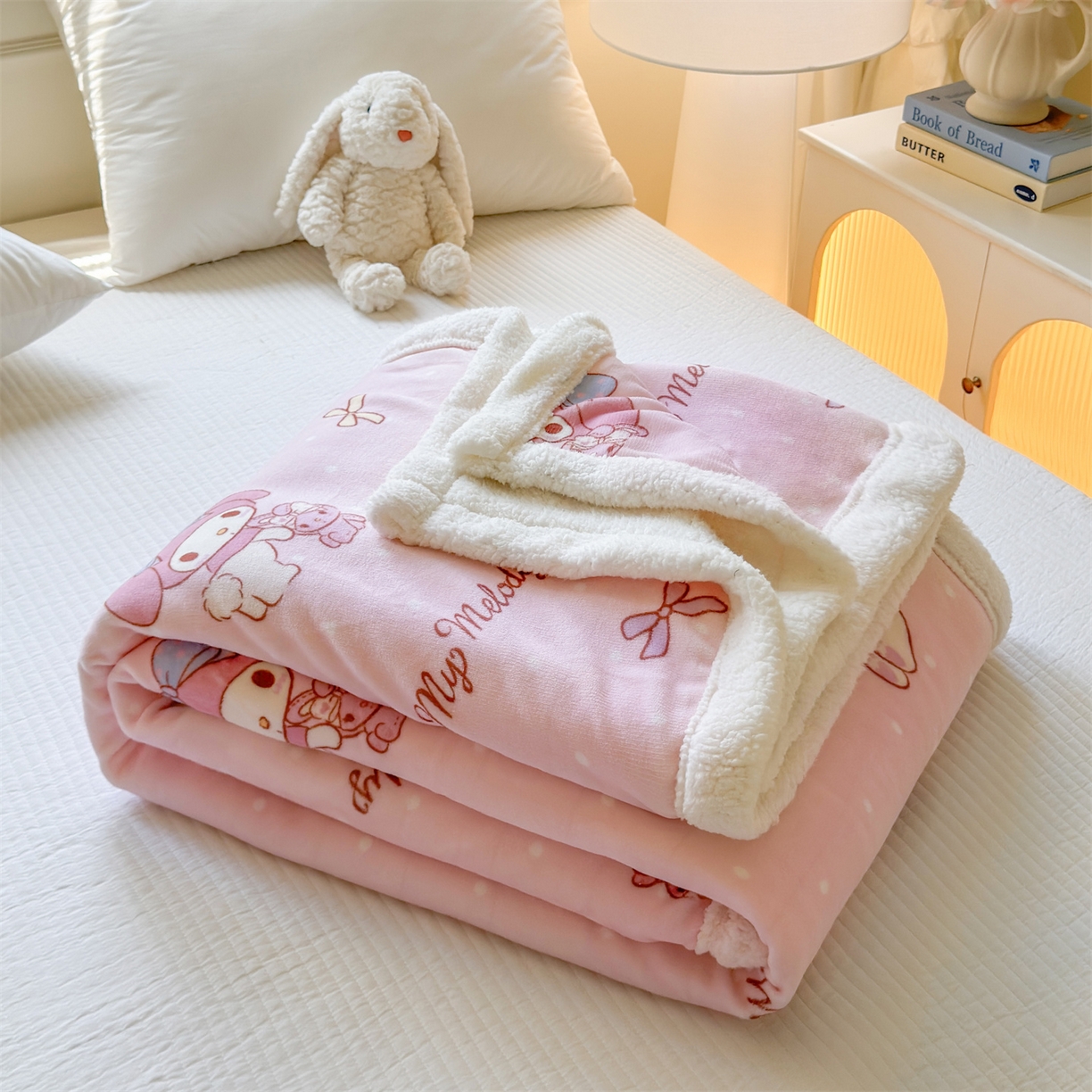 91家纺网 家纺一手货源 找家纺 名兮家居 2025秋冬正版授权经典奥特曼高克重牛奶绒羊羔绒多功能盖毯【含防伪标】 盖毯-点点美乐蒂