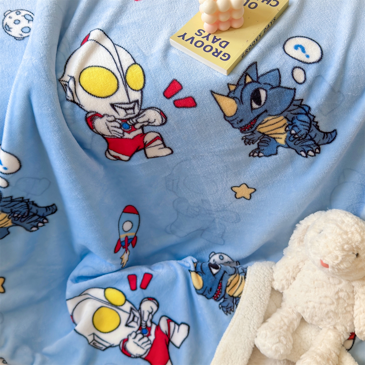 91家纺网 家纺一手货源 找家纺 名兮家居 2025秋冬正版授权经典奥特曼高克重牛奶绒羊羔绒多功能盖毯【含防伪标】 盖毯-奥特曼打怪兽