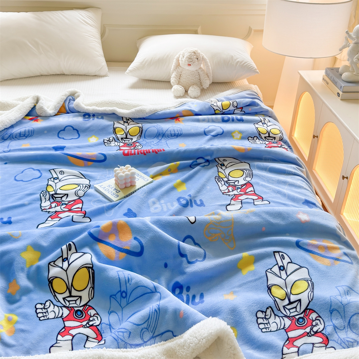 91家纺网 家纺一手货源 找家纺 名兮家居 2025秋冬正版授权经典奥特曼高克重牛奶绒羊羔绒多功能盖毯【含防伪标】 盖毯-闪电艾斯