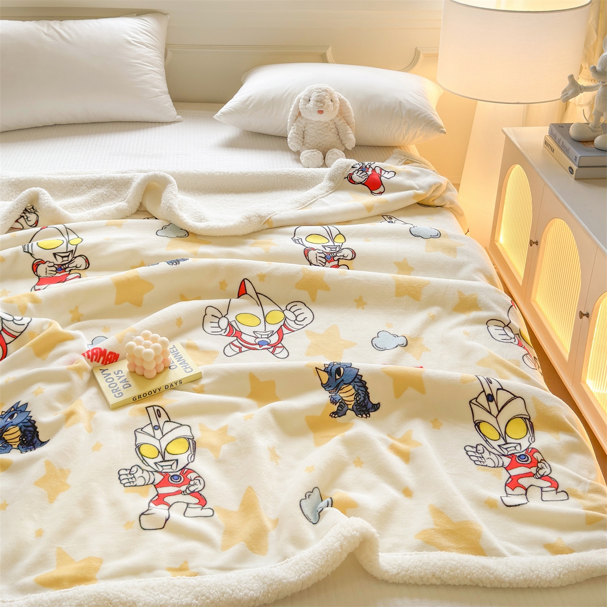 91家纺网 家纺一手货源 找家纺 名兮家居 2025秋冬正版授权经典奥特曼高克重牛奶绒羊羔绒多功能盖毯【含防伪标】 盖毯-星空战士