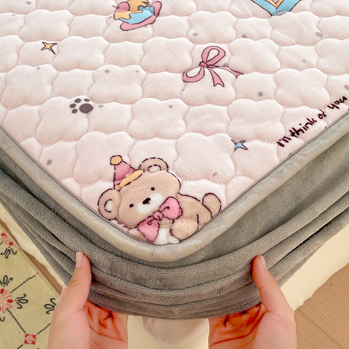 91家纺网 家纺一手货源 找家纺 富馨莱 2025新款牛奶绒夹棉床笠支持一件定做 甜心汪汪-夹棉