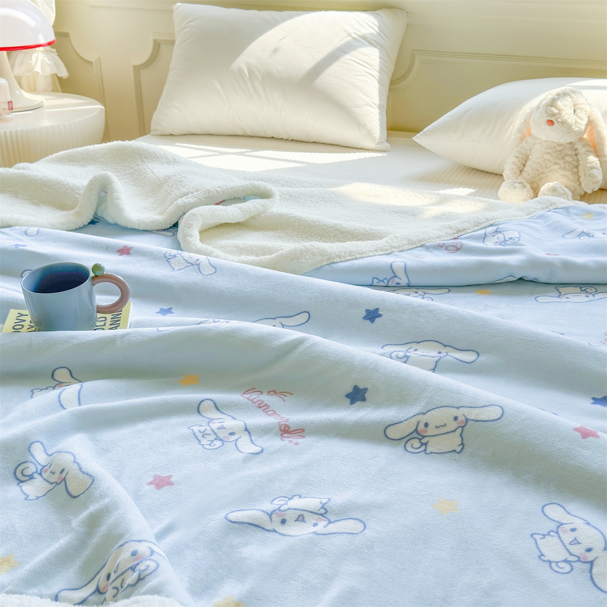 91家纺网 家纺一手货源 找家纺 名兮家居 2025秋冬正版授权经典奥特曼高克重牛奶绒羊羔绒多功能盖毯【含防伪标】 盖毯-星星大耳狗