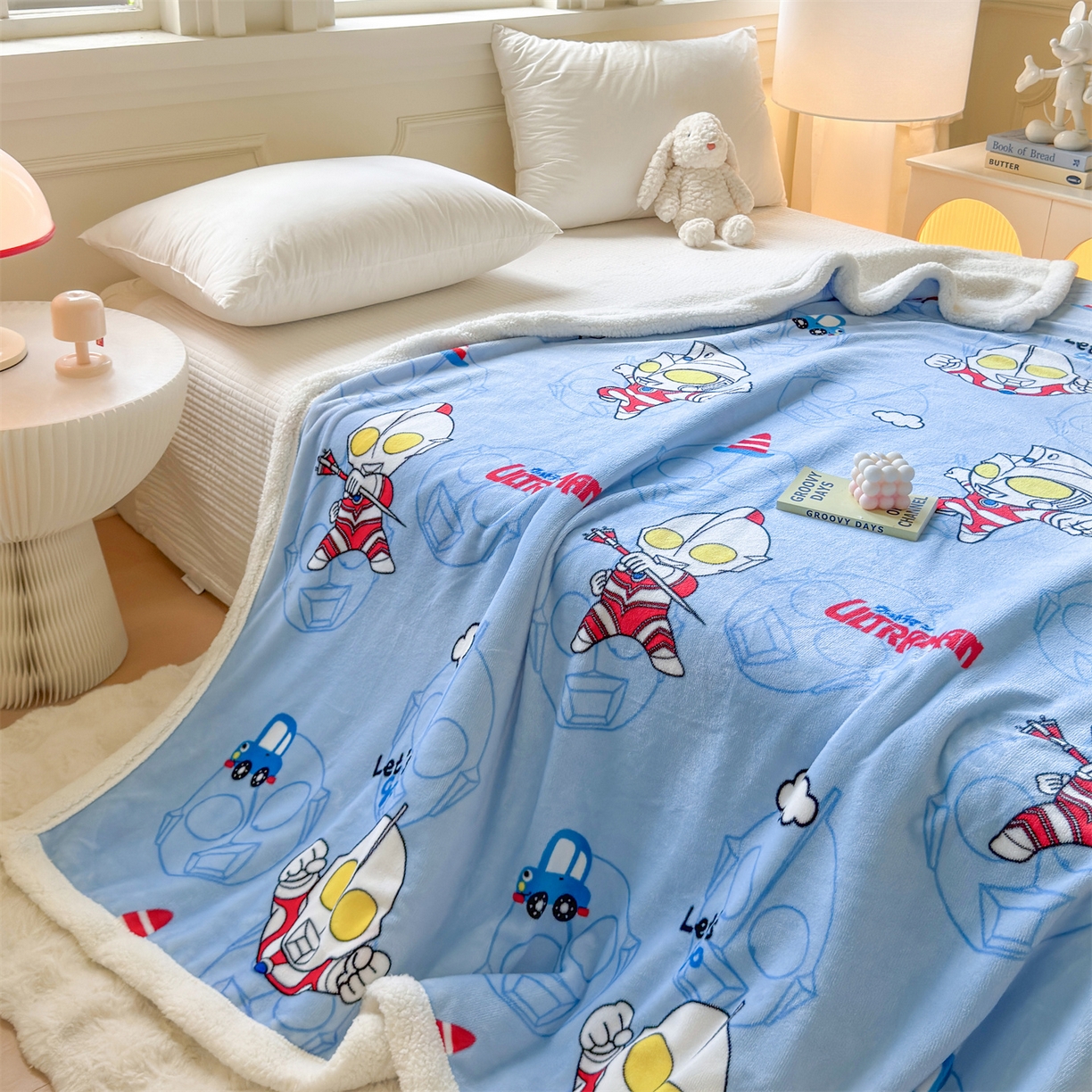 91家纺网 家纺一手货源 找家纺 名兮家居 2025秋冬正版授权经典奥特曼高克重牛奶绒羊羔绒多功能盖毯【含防伪标】 盖毯-云朵奥特曼