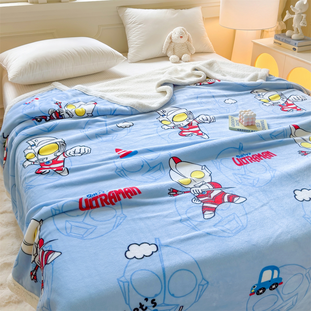 91家纺网 家纺一手货源 找家纺 名兮家居 2025秋冬正版授权经典奥特曼高克重牛奶绒羊羔绒多功能盖毯【含防伪标】 盖毯-云朵奥特曼