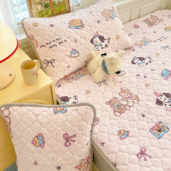 91家纺网 家纺一手货源 找家纺 富馨莱 2025新款牛奶绒夹棉床笠支持一件定做 甜心汪汪-夹棉