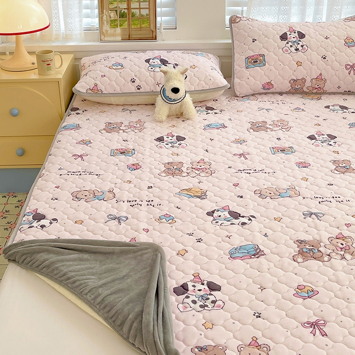 91家纺网 家纺一手货源 找家纺 富馨莱 2025新款牛奶绒夹棉床笠支持一件定做 甜心汪汪-夹棉