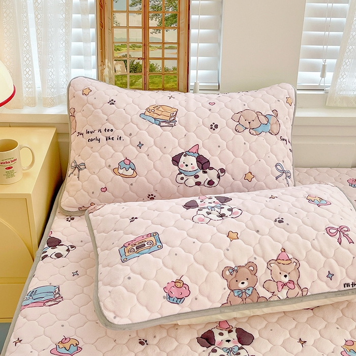 91家纺网 家纺一手货源 找家纺 富馨莱 2025新款牛奶绒夹棉床笠支持一件定做 甜心汪汪-夹棉