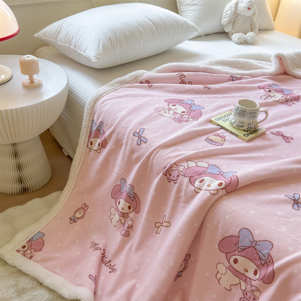 91家纺网 家纺一手货源 找家纺 名兮家居 2025秋冬正版授权经典奥特曼高克重牛奶绒羊羔绒多功能盖毯【含防伪标】 盖毯-点点美乐蒂