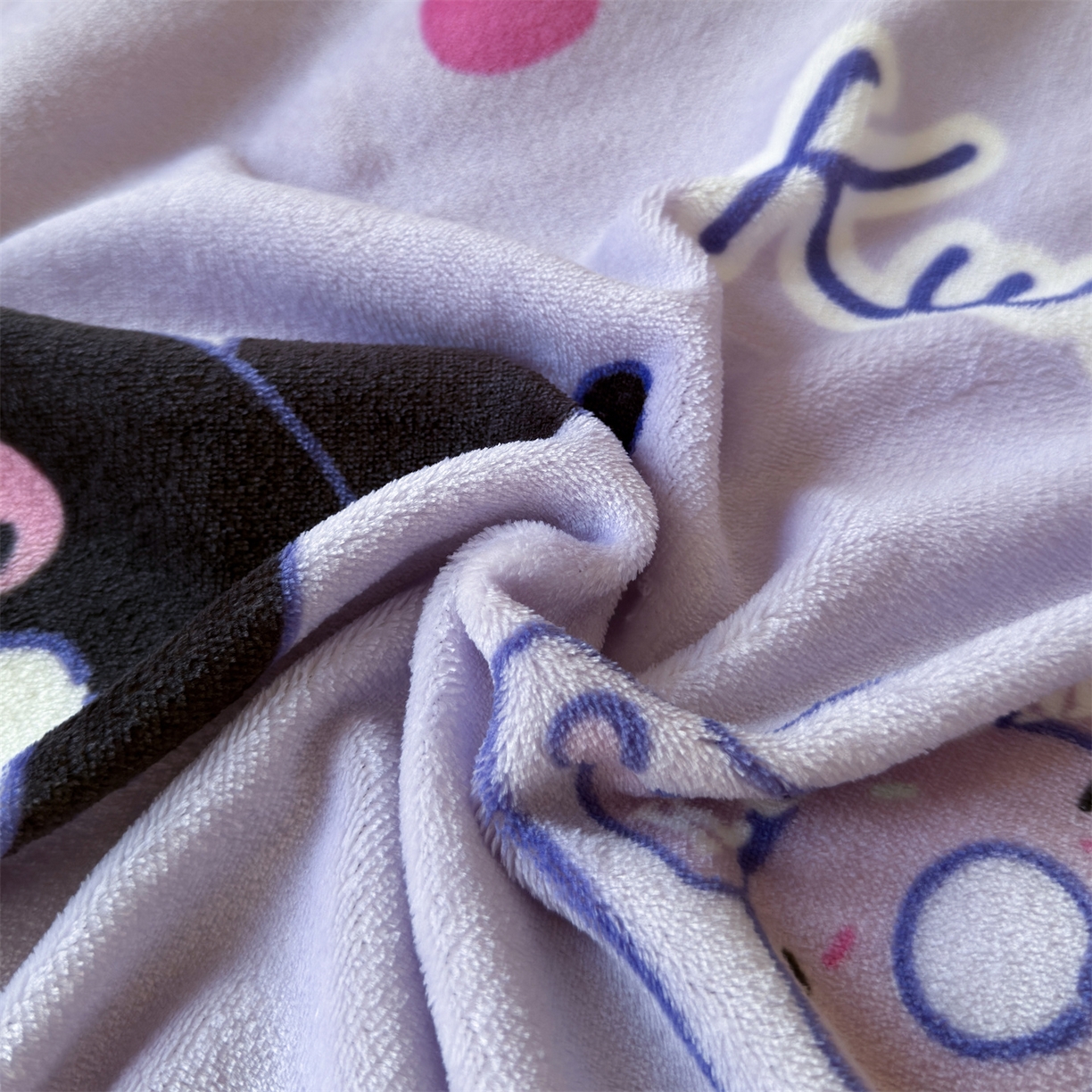 91家纺网 家纺一手货源 找家纺 名兮家居 2025秋冬正版授权经典奥特曼高克重牛奶绒羊羔绒多功能盖毯【含防伪标】 盖毯-紫色库洛米