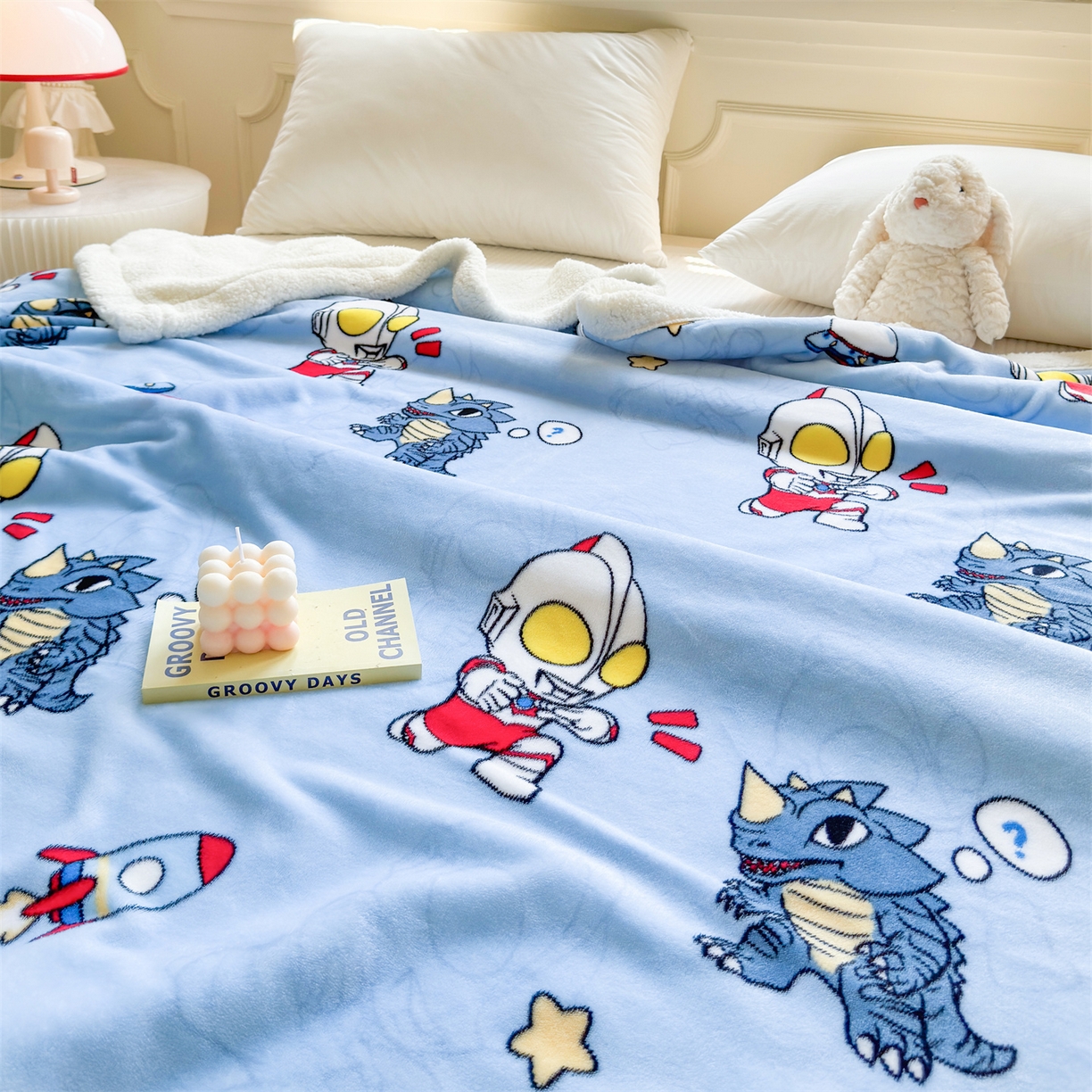 91家纺网 家纺一手货源 找家纺 名兮家居 2025秋冬正版授权经典奥特曼高克重牛奶绒羊羔绒多功能盖毯【含防伪标】 盖毯-奥特曼打怪兽