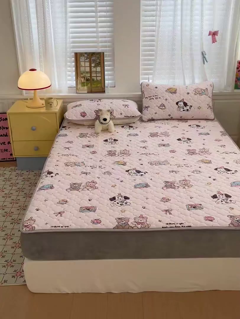 91家纺网 家纺一手货源 找家纺 富馨莱 2025新款牛奶绒夹棉床笠支持一件定做 甜心汪汪-夹棉