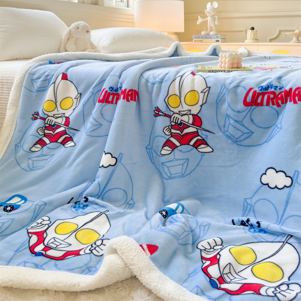 91家纺网 家纺一手货源 找家纺 名兮家居 2025秋冬正版授权经典奥特曼高克重牛奶绒羊羔绒多功能盖毯【含防伪标】 盖毯-云朵奥特曼