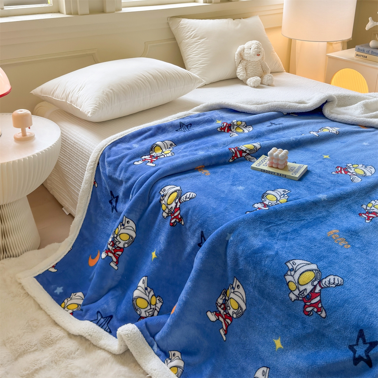 91家纺网 家纺一手货源 找家纺 （总）名兮家居 2025秋冬正版授权经典奥特曼高克重牛奶绒羊羔绒多功能盖毯【含防伪标】