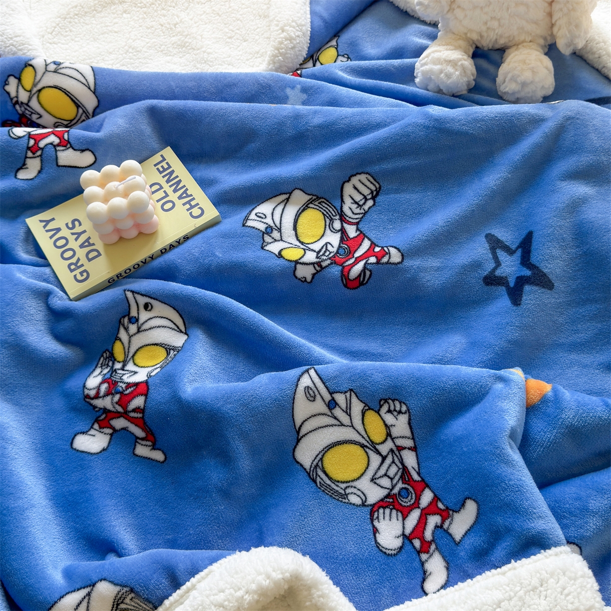 91家纺网 家纺一手货源 找家纺 （总）名兮家居 2025秋冬正版授权经典奥特曼高克重牛奶绒羊羔绒多功能盖毯【含防伪标】