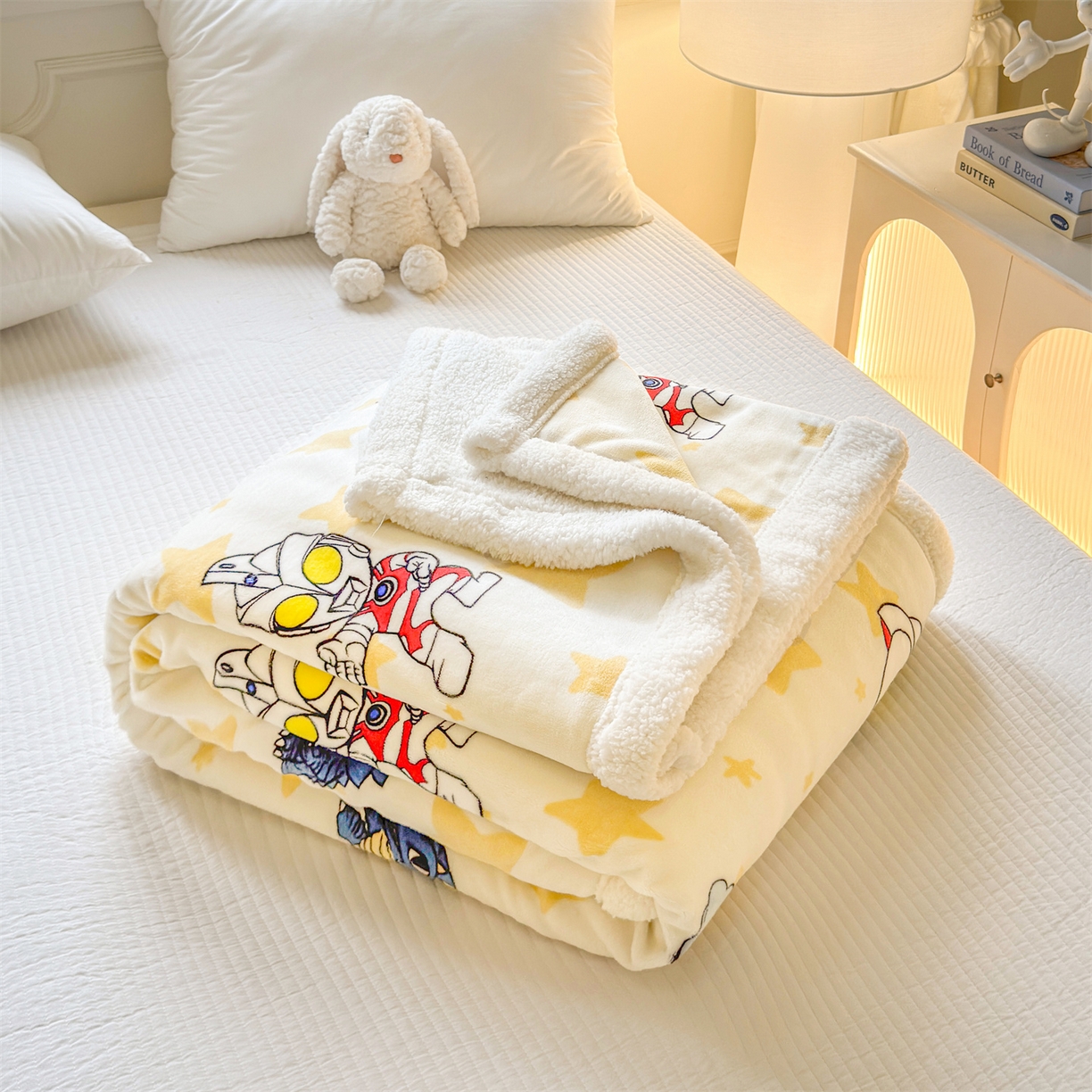 91家纺网 家纺一手货源 找家纺 名兮家居 2025秋冬正版授权经典奥特曼高克重牛奶绒羊羔绒多功能盖毯【含防伪标】 盖毯-星空战士