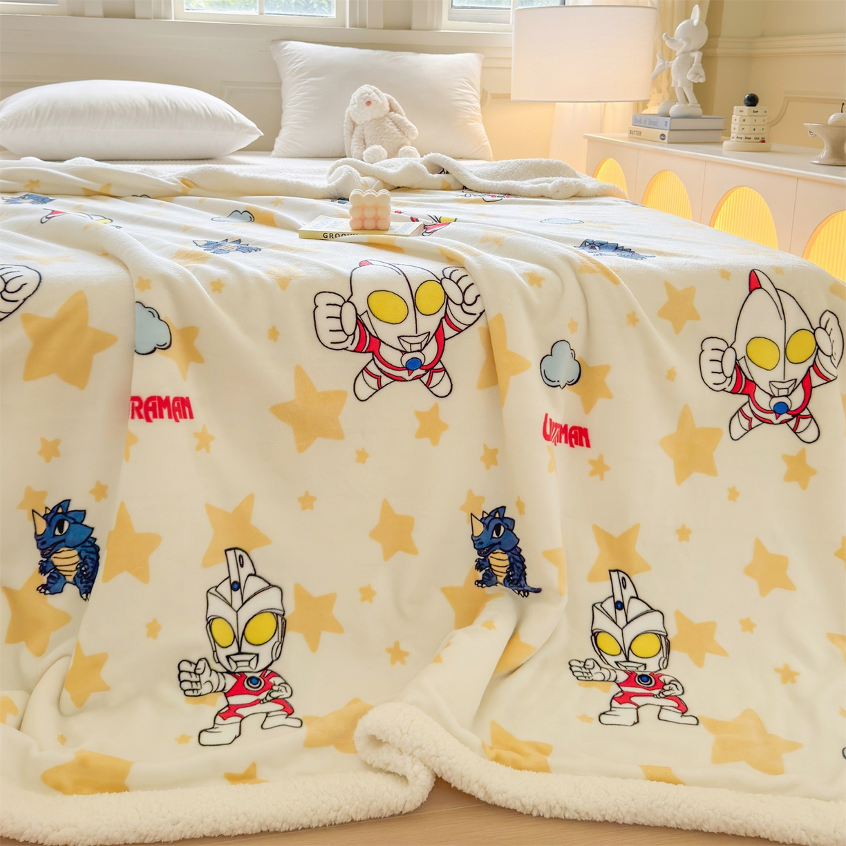 91家纺网 家纺一手货源 找家纺 名兮家居 2025秋冬正版授权经典奥特曼高克重牛奶绒羊羔绒多功能盖毯【含防伪标】 盖毯-星空战士