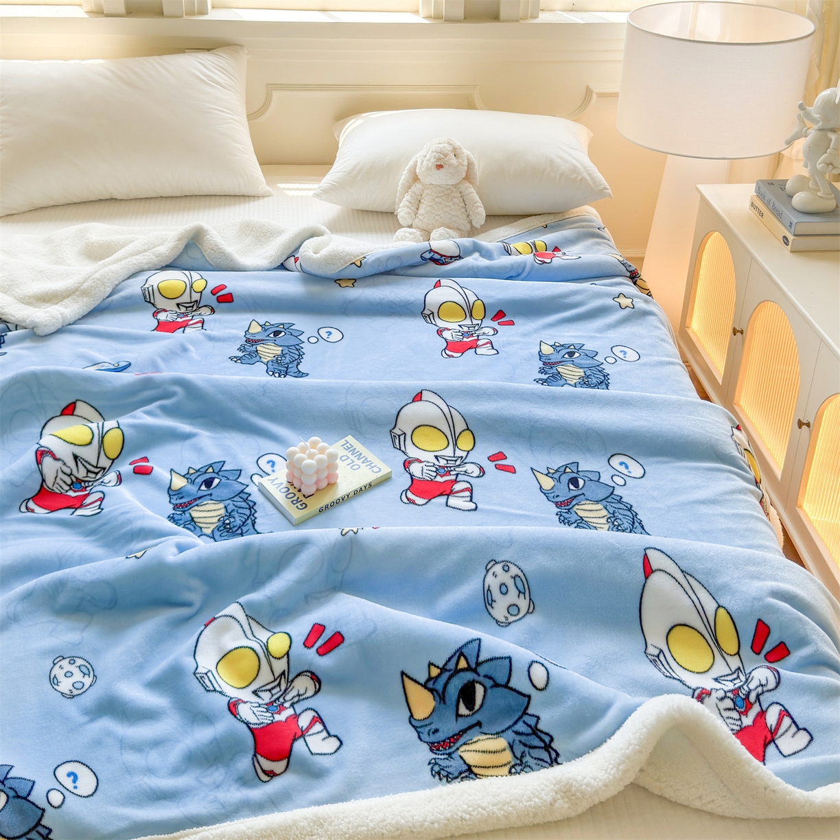 91家纺网 家纺一手货源 找家纺 名兮家居 2025秋冬正版授权经典奥特曼高克重牛奶绒羊羔绒多功能盖毯【含防伪标】 盖毯-奥特曼打怪兽