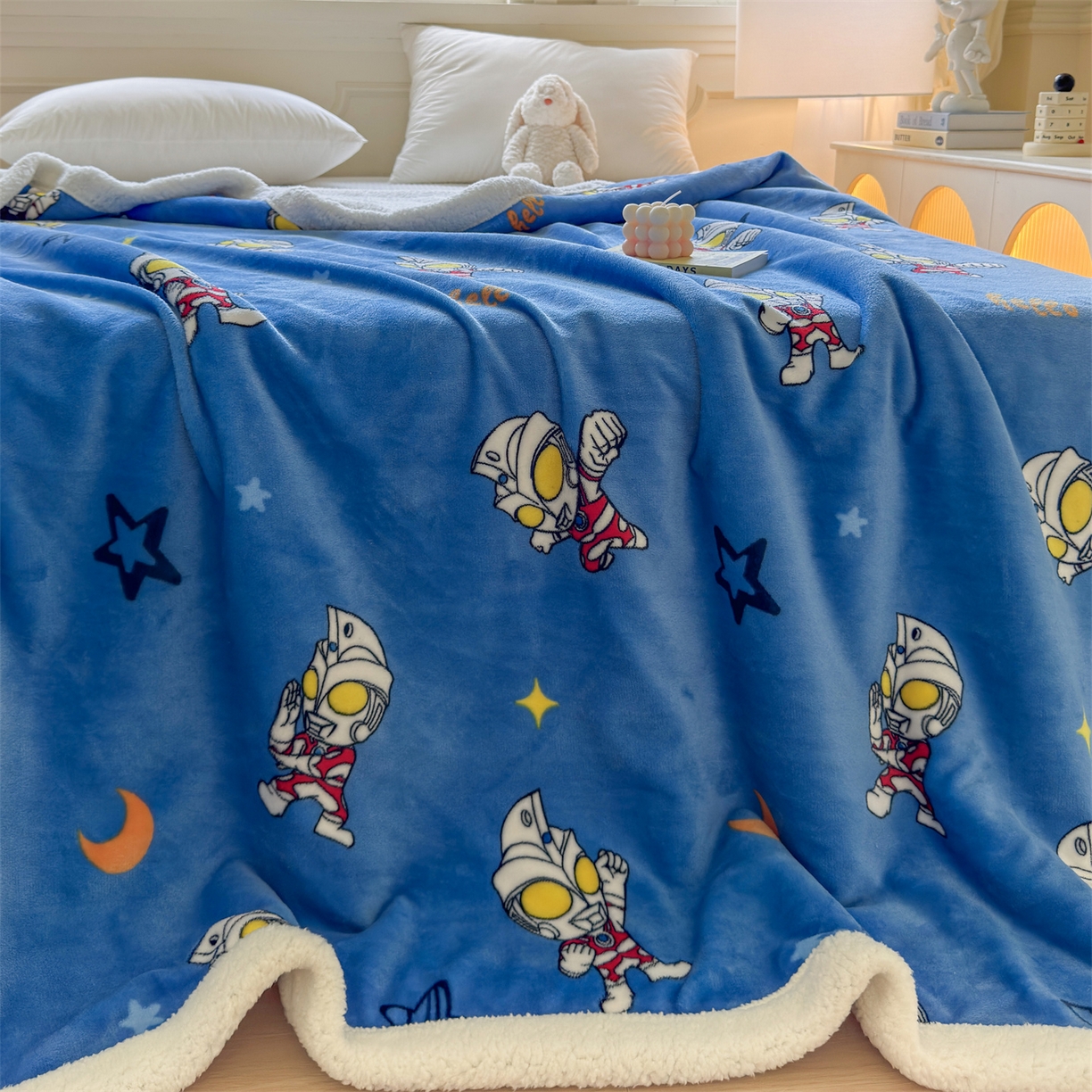 91家纺网 家纺一手货源 找家纺 （总）名兮家居 2025秋冬正版授权经典奥特曼高克重牛奶绒羊羔绒多功能盖毯【含防伪标】