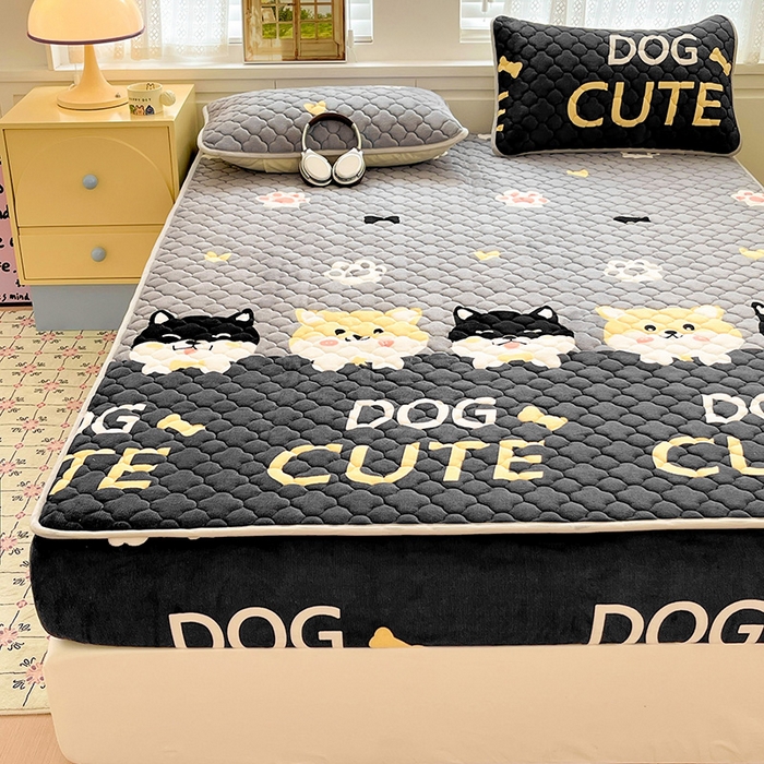 91家纺网 家纺一手货源 找家纺 富馨莱 2025新款牛奶绒夹棉床笠支持一件定做 小柯基-夹棉