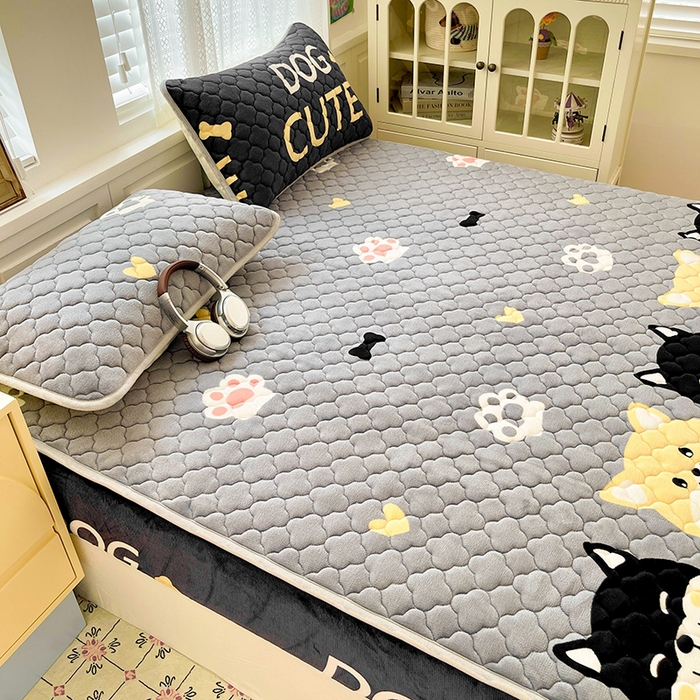 91家纺网 家纺一手货源 找家纺 富馨莱 2025新款牛奶绒夹棉床笠支持一件定做 小柯基-夹棉