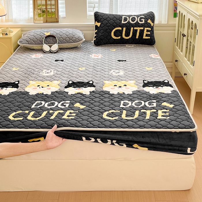 91家纺网 家纺一手货源 找家纺 富馨莱 2025新款牛奶绒夹棉床笠支持一件定做 小柯基-夹棉