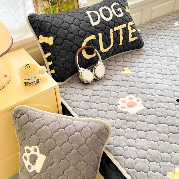 91家纺网 家纺一手货源 找家纺 富馨莱 2025新款牛奶绒夹棉床笠支持一件定做 小柯基-夹棉